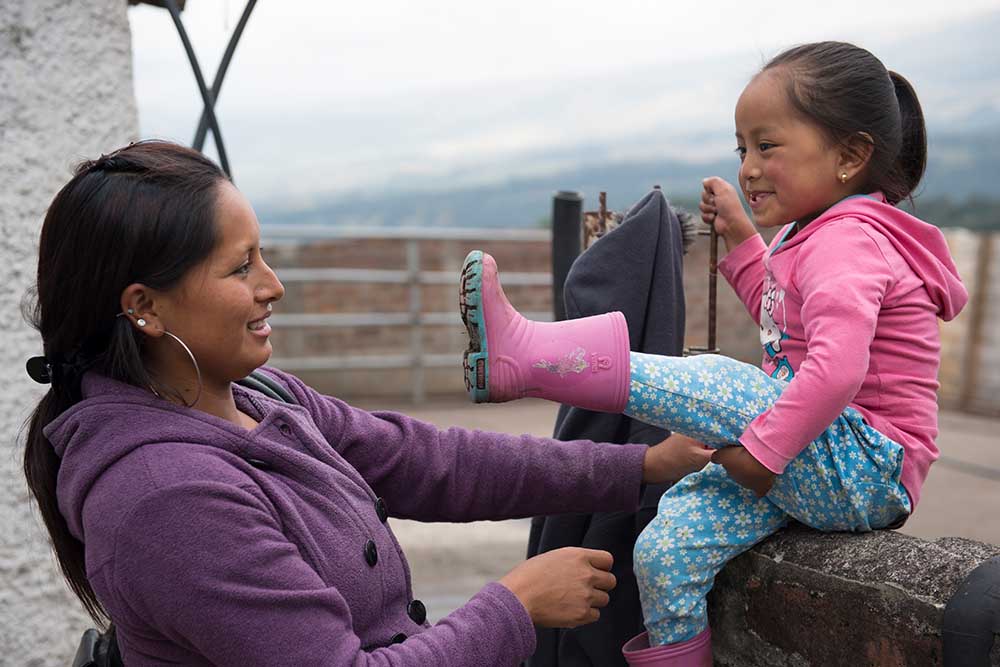 Fernanda putting on boots