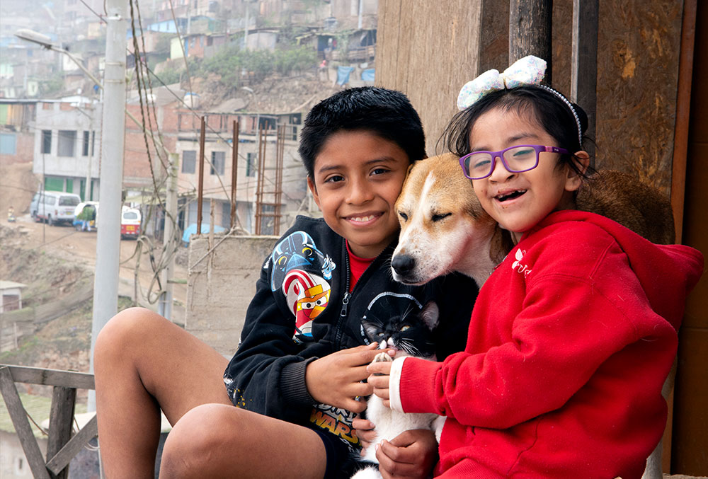 Kristhell with her dog, cat, and brother