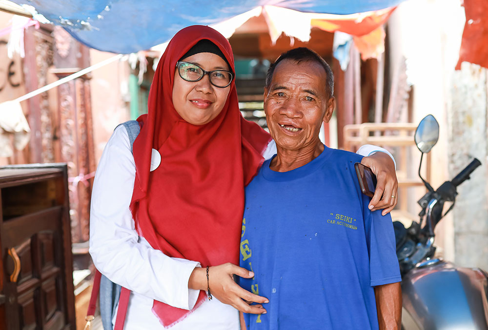 Endang speaks with an older Smile Train patient