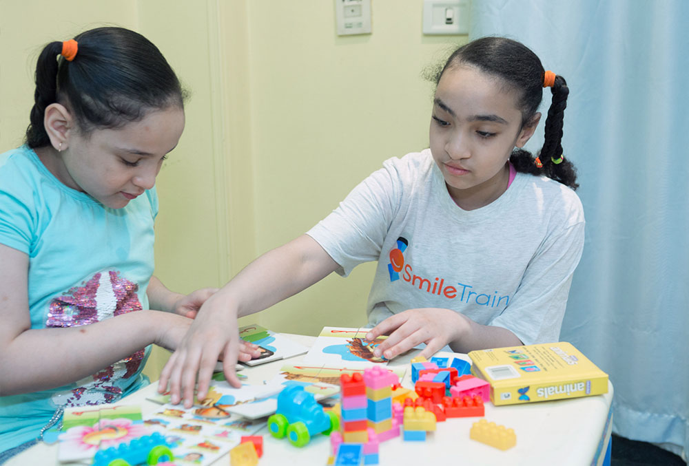 Sondos playing with her sister at Kids Hospital