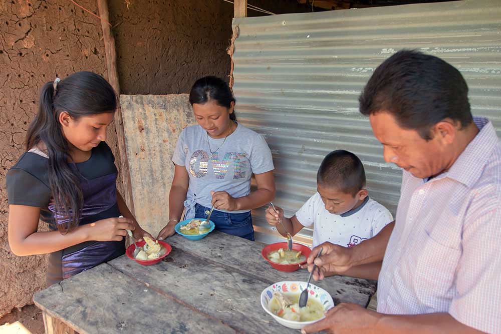 Fidel eating with his family