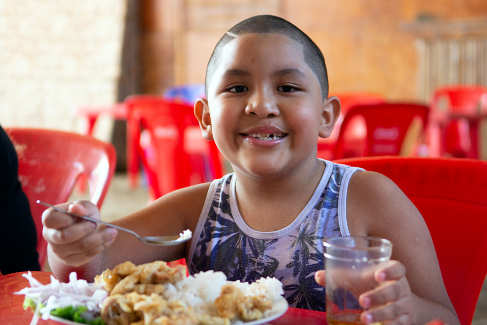 A smiling Ramses eating lunch