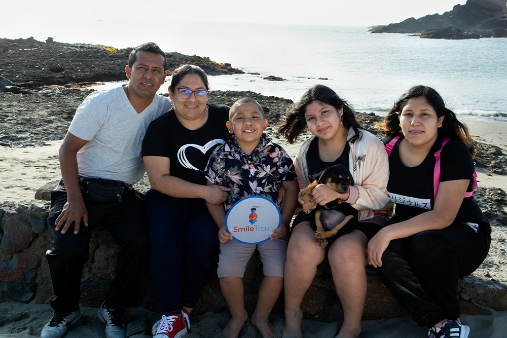 Luis, Rosa, Ramses, and Rosa's two daughters