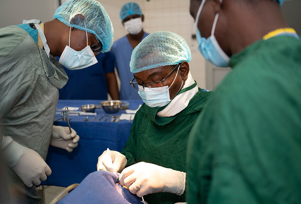 Dr Akakpo-Numado performing a Smile Train-sponsored cleft surgery