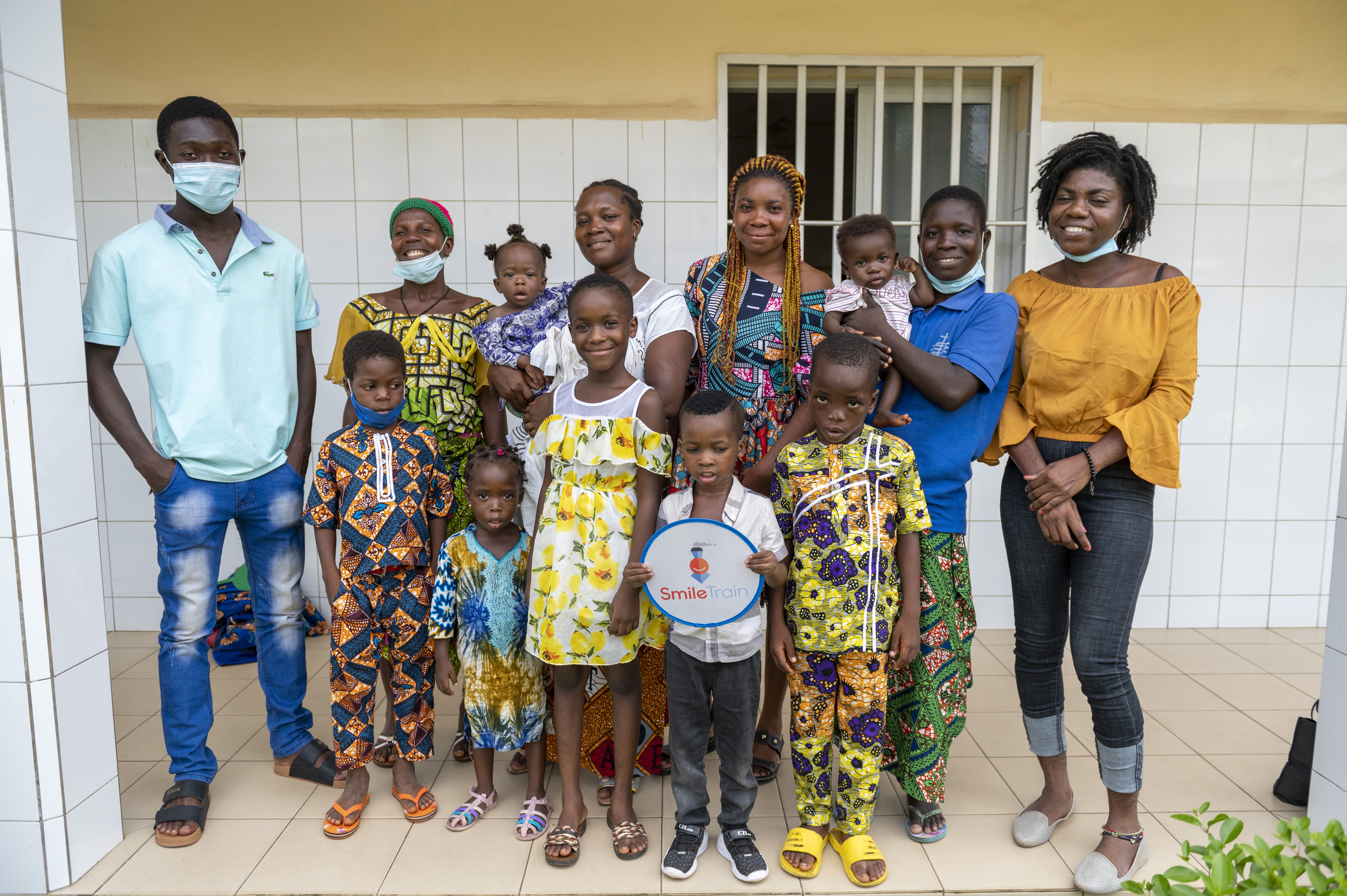 A group of Smile Train speech therapy patients and their families smiling together