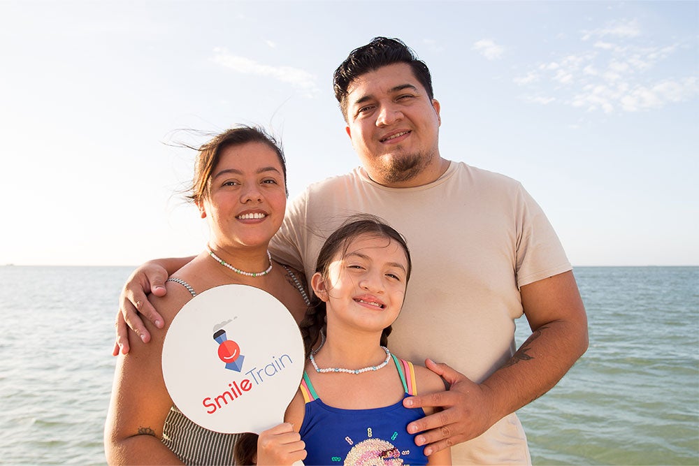 Aquetzaly with her parents