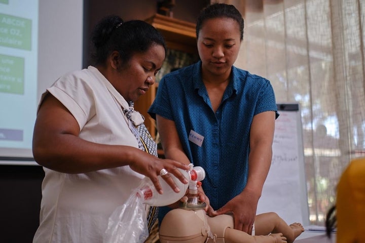 Two healthcare professionals doing anaesthesia training with Lifebox