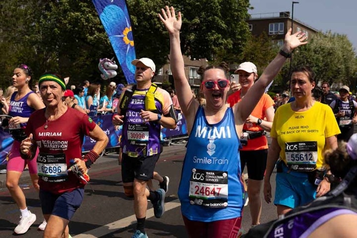 Mimi Middler running in the 2025 London Marathon