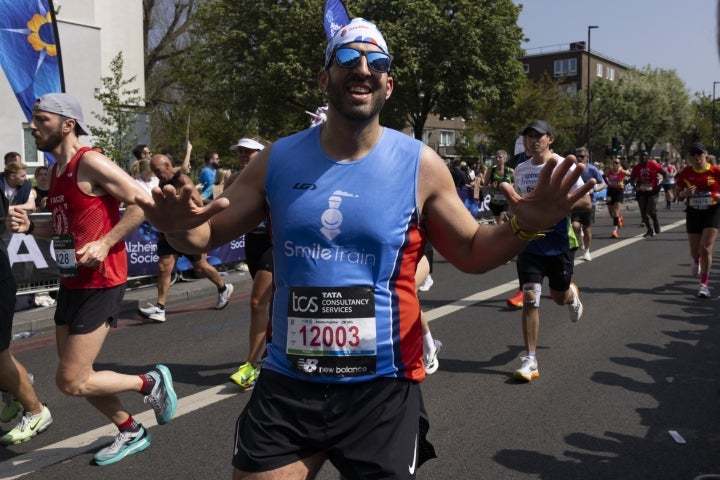 Smile Train runner waving hands