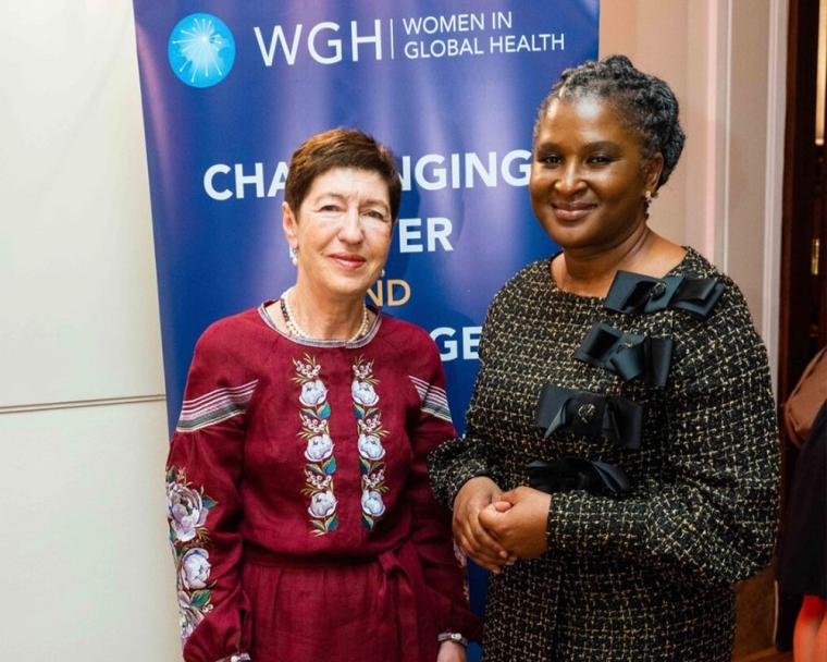Natalia Tetruieva smiling with the First Lady of Namibia Monica Geingos at the 2022 Heroine Global Health Awards