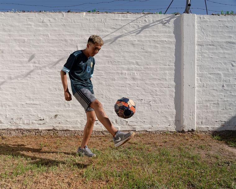 Federico juggling a football in his jersey